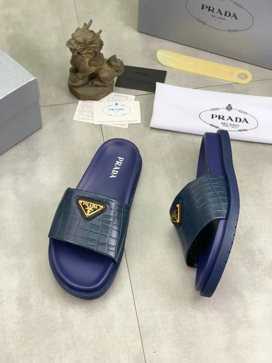 Men's shoes 💰P320💰【New style】🎁🎁🎁 PRADA Prada's new casual slippers, original official website, perfect workmanship, conveying a kind of noble luxury, sublimating its definition of luxury in Prada's high-end extraordinary craftsmanship. Original combination outsole, code number: 38-44 (45 customized) Multiple colors 🉑️ to choose from